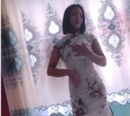 依云生活日志:10部精彩视频合集,每部约500MB,展现她的日常、旅行与美食瞬间