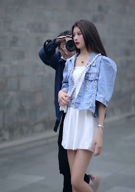 国人美女兰兰鹿鹿绝版1V1私拍合集，真实散播，超高点击率