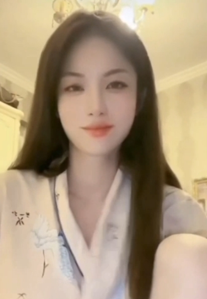 抖音土豪定制视频达人史迪西，28w粉丝收藏81部，百度ED2K热搜8v772m