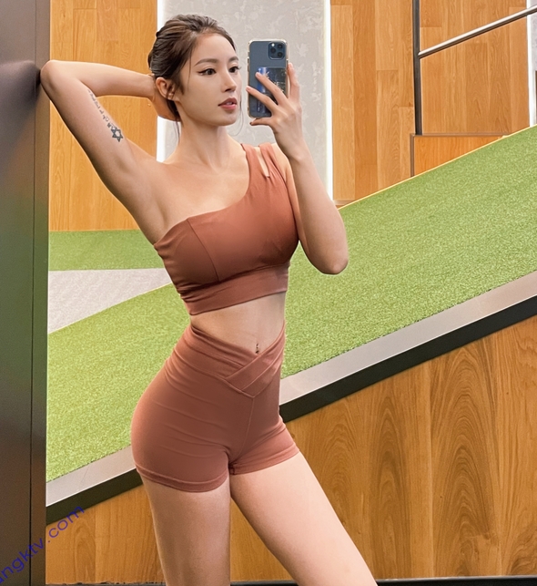 完美身材尺度合集微博网红田雨诗amber运动模特冠军120张高清照片百度云