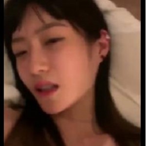 学生妹自拍8分钟资源，小姐姐呼喊声露脸下水道下载