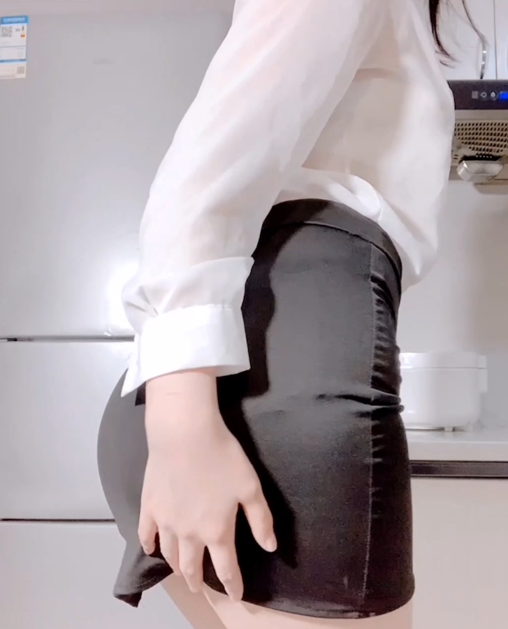 《飘零月月酱49.7g合集：精彩视频收藏，皮质绑带惊喜加成》