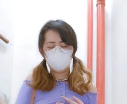 奶咪色狼骚扰视频1.5G百度盘下载解压密码7777合集链接楼道内