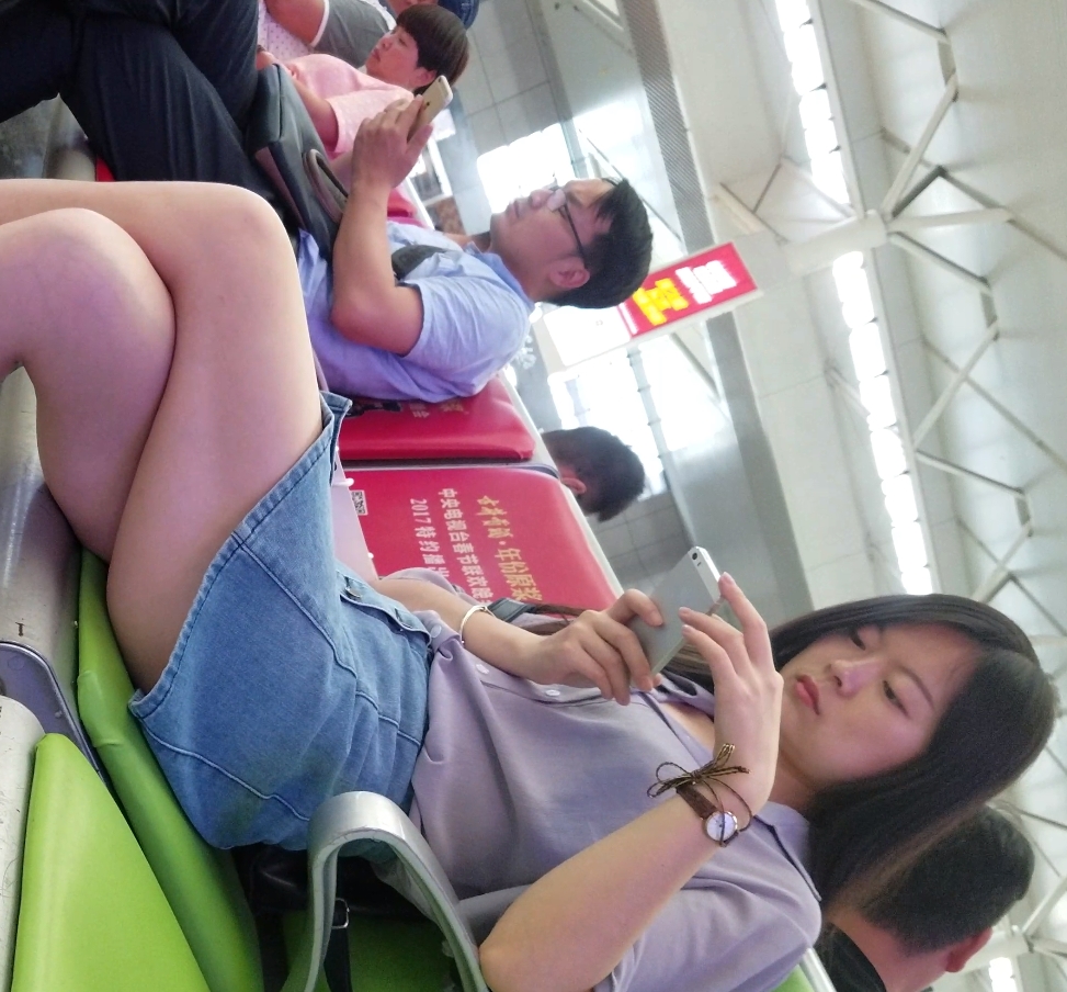 小明自购街拍车站合集：11个视频，总大小19.8G