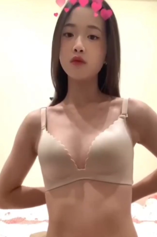 “小花热舞秀：1210个赞，12.9G精彩瞬间”