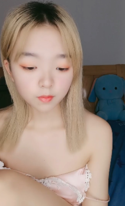 与闺蜜共沉浸的吧唧小可爱视频合集，17个精彩瞬间，27.3G大容量，快来收藏！