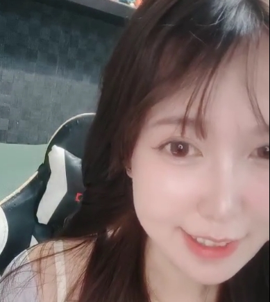 人事部经理性感美女诱惑合集2V3.48G，骚扭自娱自乐