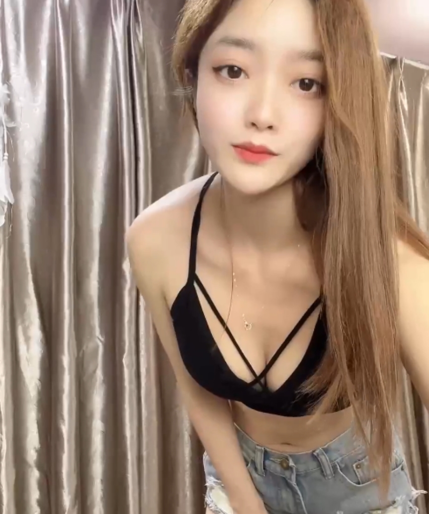 转载花椒土豪定制君君乖咯脱衣果舞合集6V144M，百度盘分享