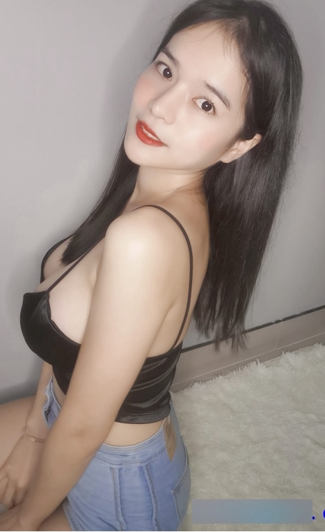 网红OnlyFans日常自拍大球妹pimnalin最新合集1V礼包，早期直播精彩瞬间