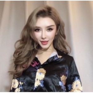 抖音网红私拍合集@小喵大宝魅惑御姐最新发布28P21M，展示独特气场