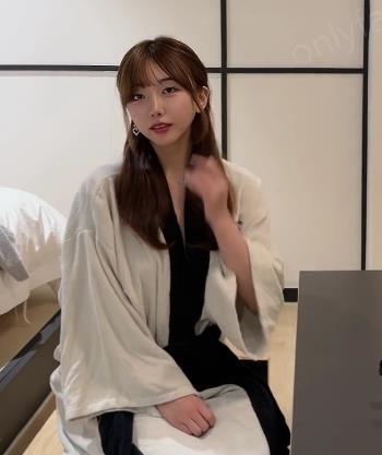 白富美女神lovechuu短资源合集7V1.7G，车灯棒棒糖自拍