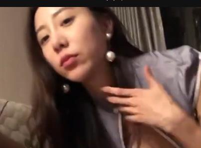 短视频合集+多平台+情侣自拍+用嘴吃鸡吞金大合集第一弹+83V3.8G+全是短视频，部分有对白，喜欢吃鸡的小伙伴不要错过！