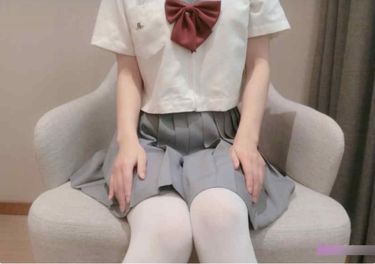 奇妙独家+洛美+元气满满+luomei226最新合集+36V10.2G+羞羞任务+快来看看这位妹子怎么玩出花样!