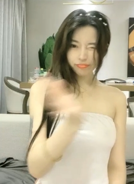 某推小雅醉酒自嗨直播合集4G傲人身材