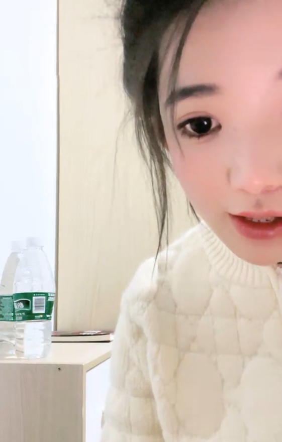 大二学妹宿舍私密直播30V50.4G珍藏福利