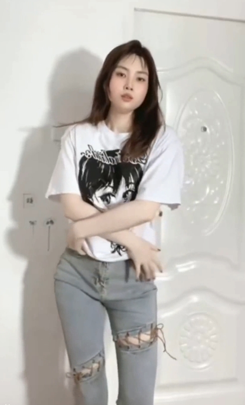 暖暖兔酱情迷浴室视角6部1.77G超绝粉嫩