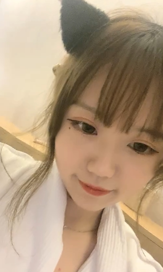 花椒直播一姐橙橙户外精彩88部108G流口水