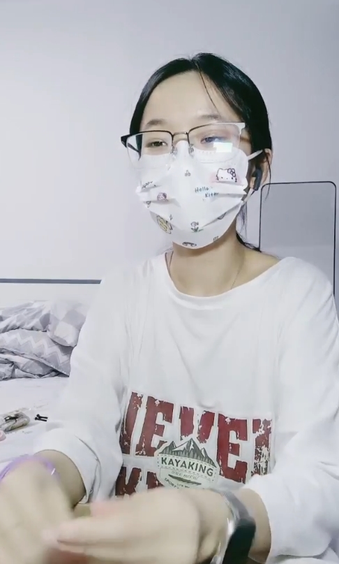 星空直播嫩星星浴室湿身合集88V5.6G掐出汁