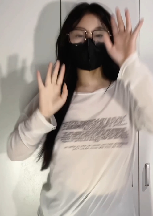 推特无刺榴莲变装热舞合集10部1.15G