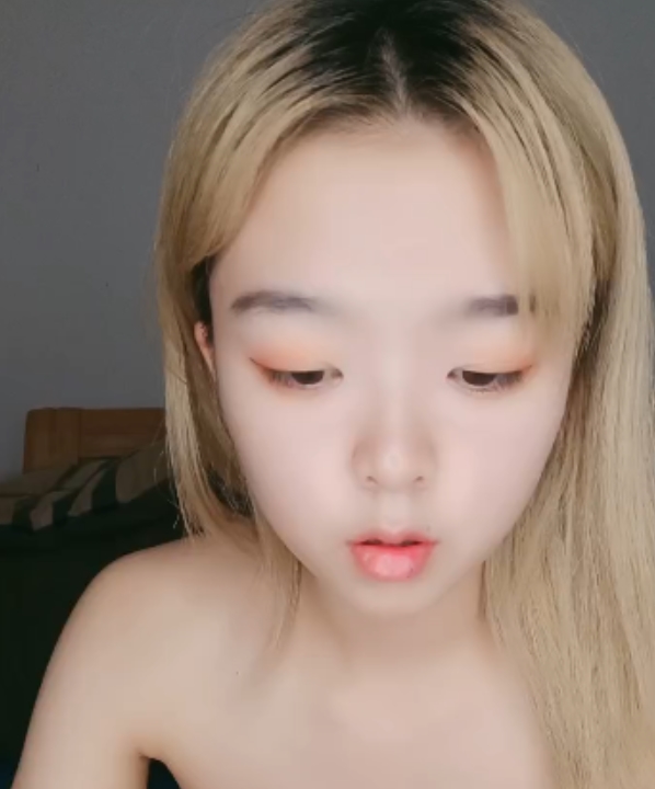 一线天小妹妹特殊时刻珍贵实录1V1.1G推特展示