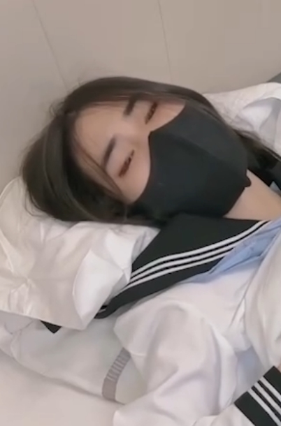 校服少女涩涩玩具开发短片464M汁液横飞