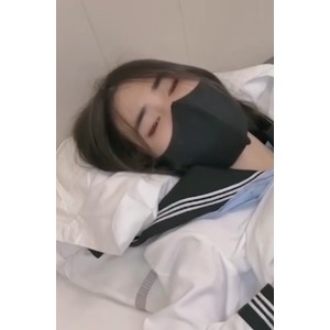 校服少女涩涩玩具开发短片464M汁液横飞