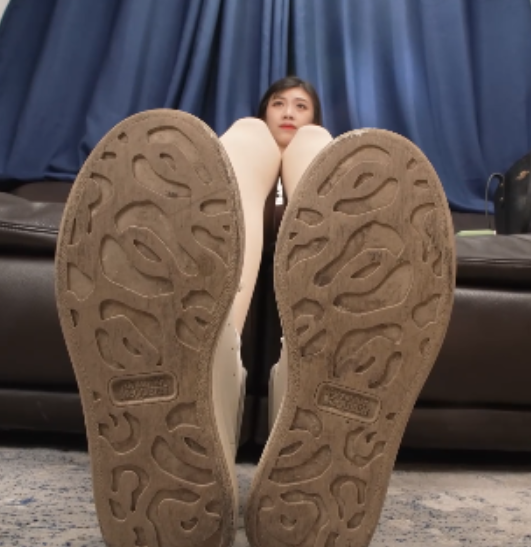 自拍圈小影足系列诱惑1部1.3G超火辣