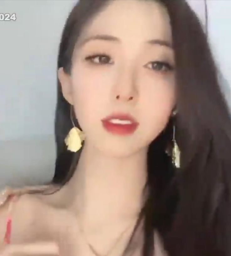 鱼鱼推特表演蜜桃合集94部3.6G火了