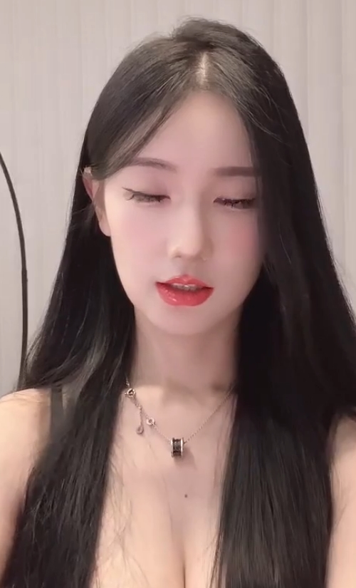 BIGO宁依纯1V+700M大哥视角神秘闪现太润了