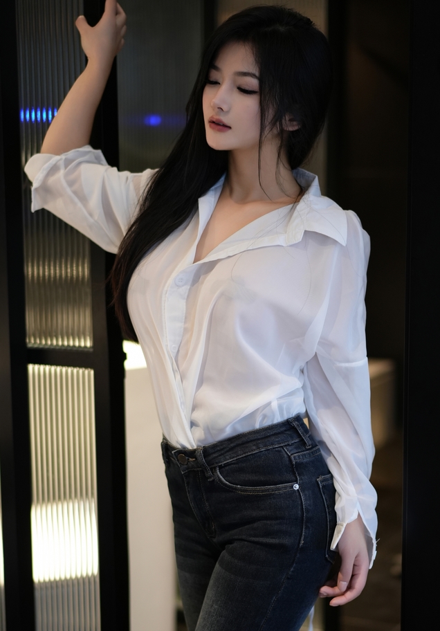 秀人网谭小灵浴室服装湿透合集1.7G服装诱惑