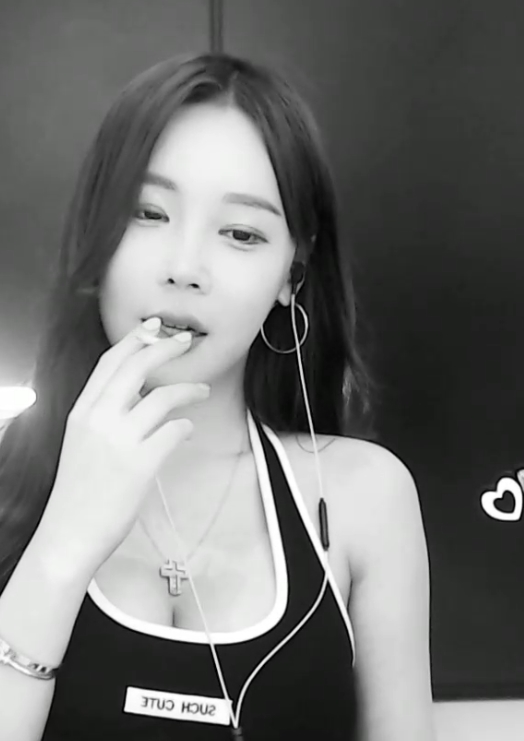 AfreecaTV朴素恩水蛇舞合集12部2.3G蜜桃晃晕了