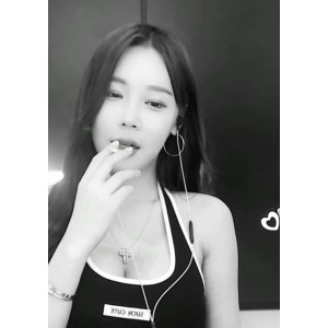 AfreecaTV朴素恩水蛇舞合集12部2.3G蜜桃晃晕了