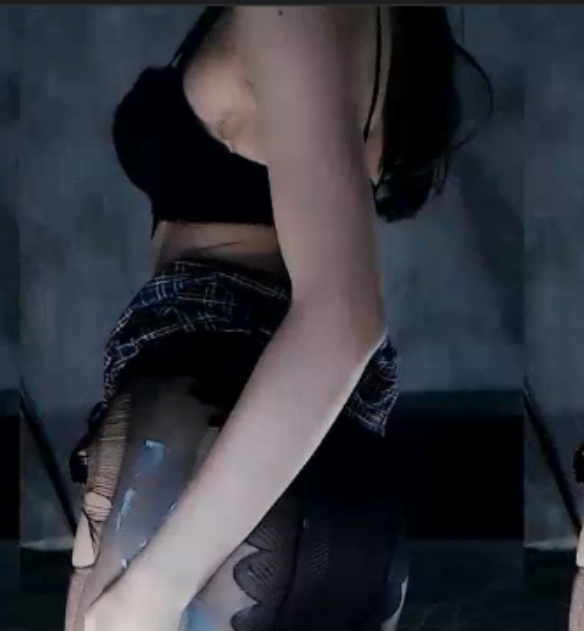 小虾虾虎牙纯欲风6V热舞936MB浴室湿身合集