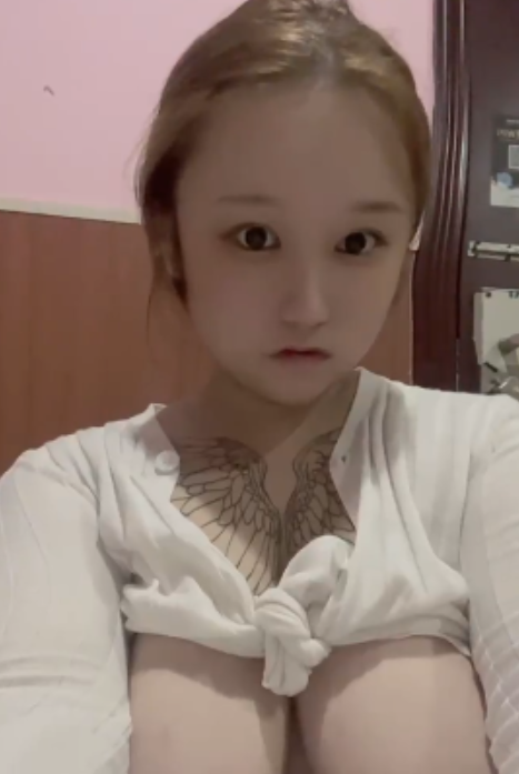 快手坨坨揉揉放飞合集18V140M大灯晃眼