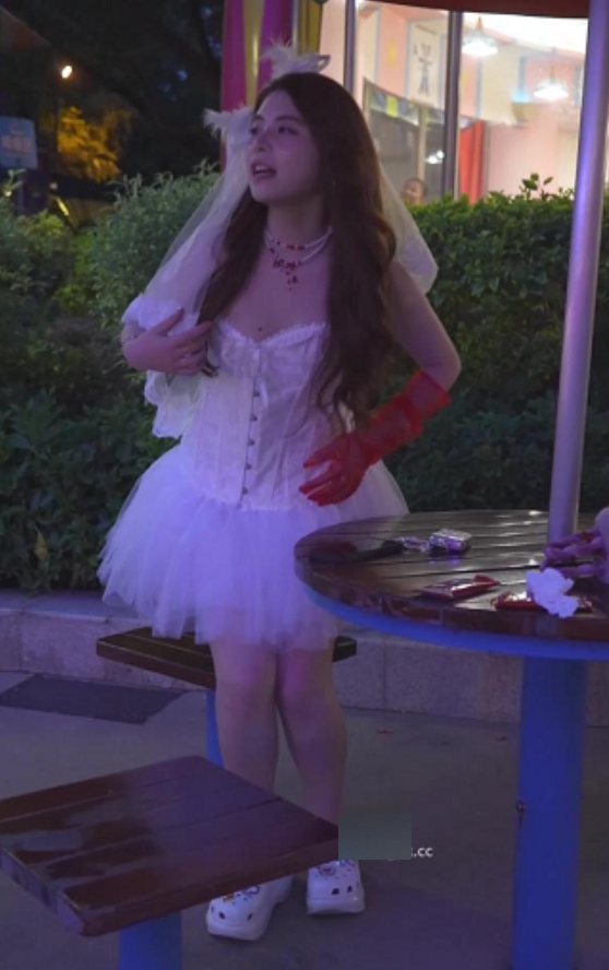 推特蕾丝婚纱妹演唱会跟拍多角度429MB绝美视角