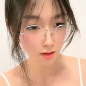 推特00后眼镜学生妹珍藏版1部1090M超绝清纯