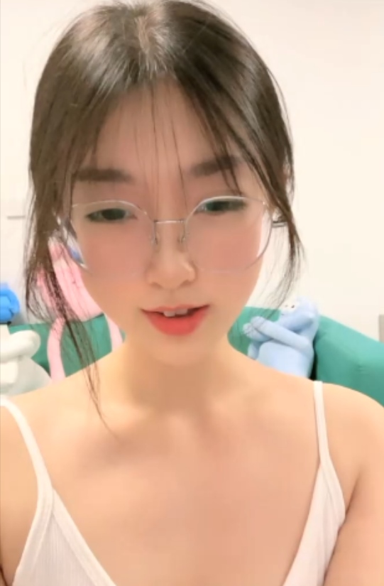 推特00后眼镜学生妹珍藏版1部1090M超绝清纯