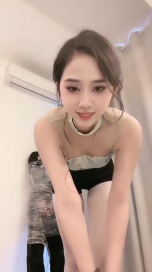 抖音九莲辣辣姐空姐白丝舞蹈78部17G火辣