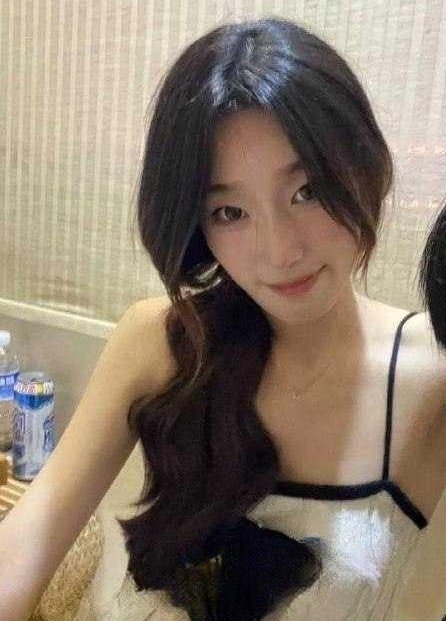 推特小辣椒反差婊优质合集53V16.7G