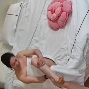 有趣台少妇湿身视频1.3GB浴室玩得花