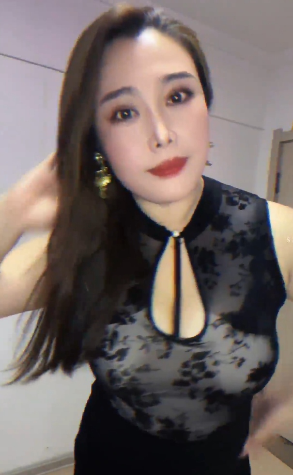 抖音鑫鑫黑丝互动29部2.88G韵味十足