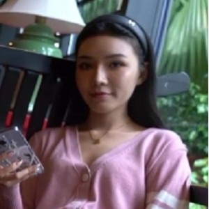 秀人网御姐 [MussGirl慕丝女郎]依依女神户外超短裙表演身材