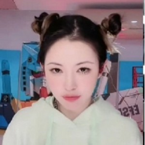 抖音丸子头小姐姐〖一只霸王兽〗双面直播+私拍金主视角