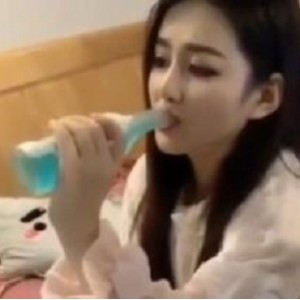 高颜值反差妹子小嘴游戏213V视频合集50G全露脸
