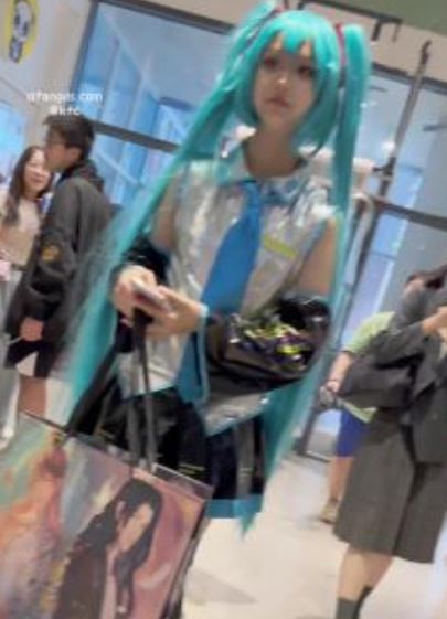 KFC萌妹初音COS私录1V787.9MB白丝绝对领域纯欲崩坏