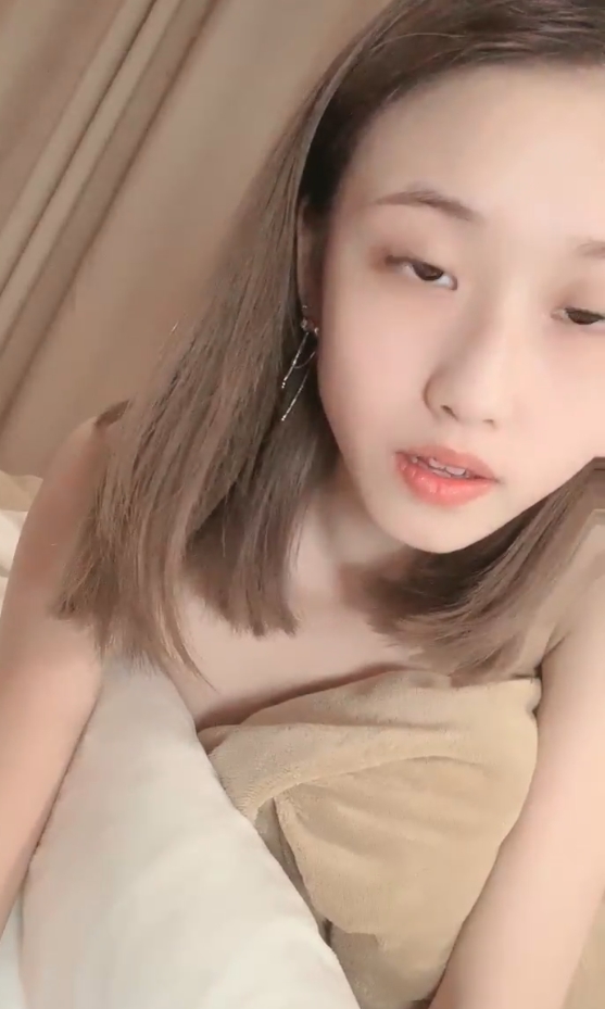 82G私藏18岁东北初恋妹子142部自拍合集嫩到骨头里
