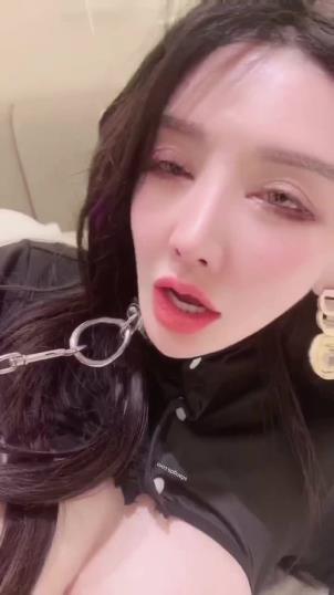 潘娇娇秀人网乖乖女变身核弹身材合集31V270P6.7G